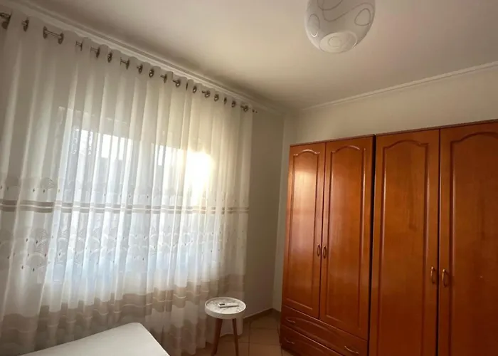 Tirana Residence Pensión *