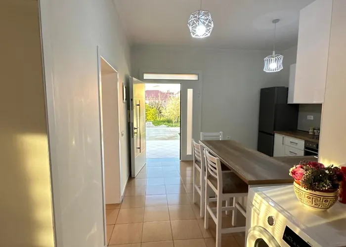 Tirana Residence بيت ضيافة تيرانا