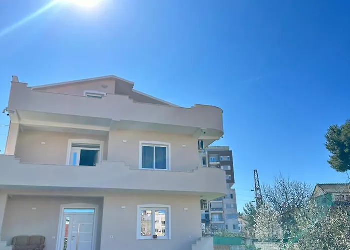 Tirana Residence بيت ضيافة